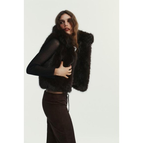 ZARA FAUX FUR VEST - Picture 3 of 8